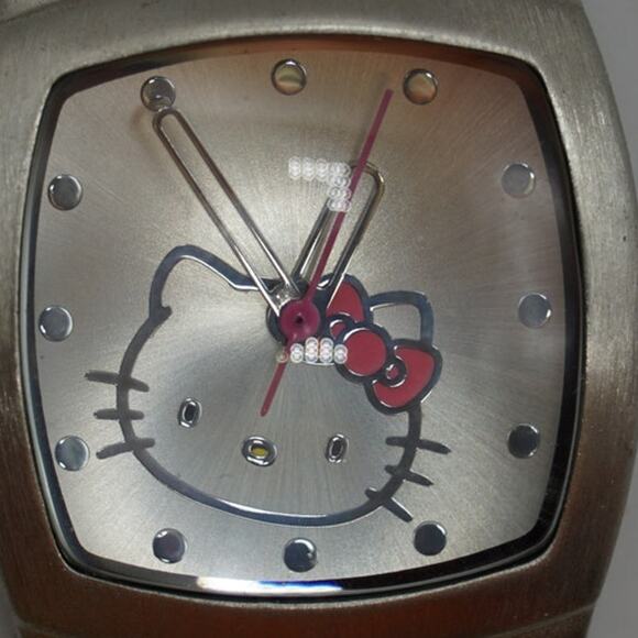 Hello Kitty Analog Quartz Watch Red Band New Battery - Picture 4 of 7